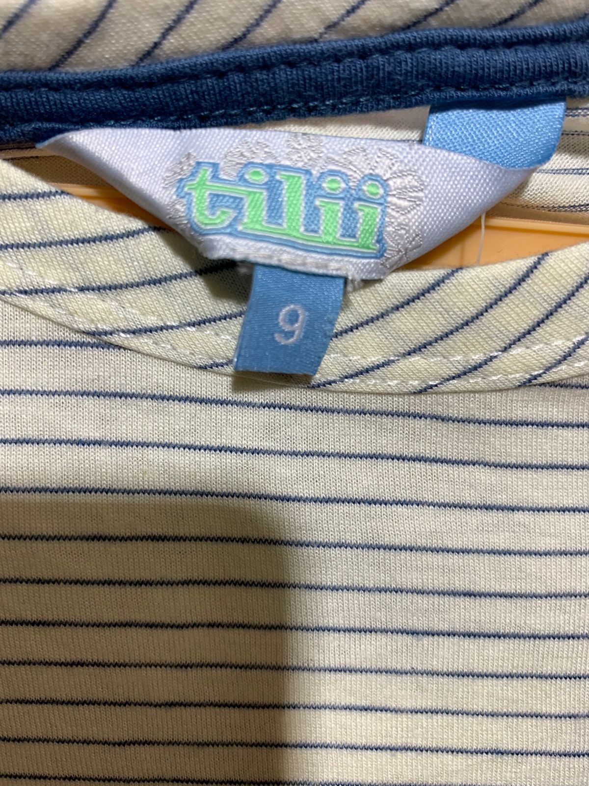 Tilii Boys Cream & Navy Striped Raglan Pocket Tee - Size Estimated Age 9 Years AB1