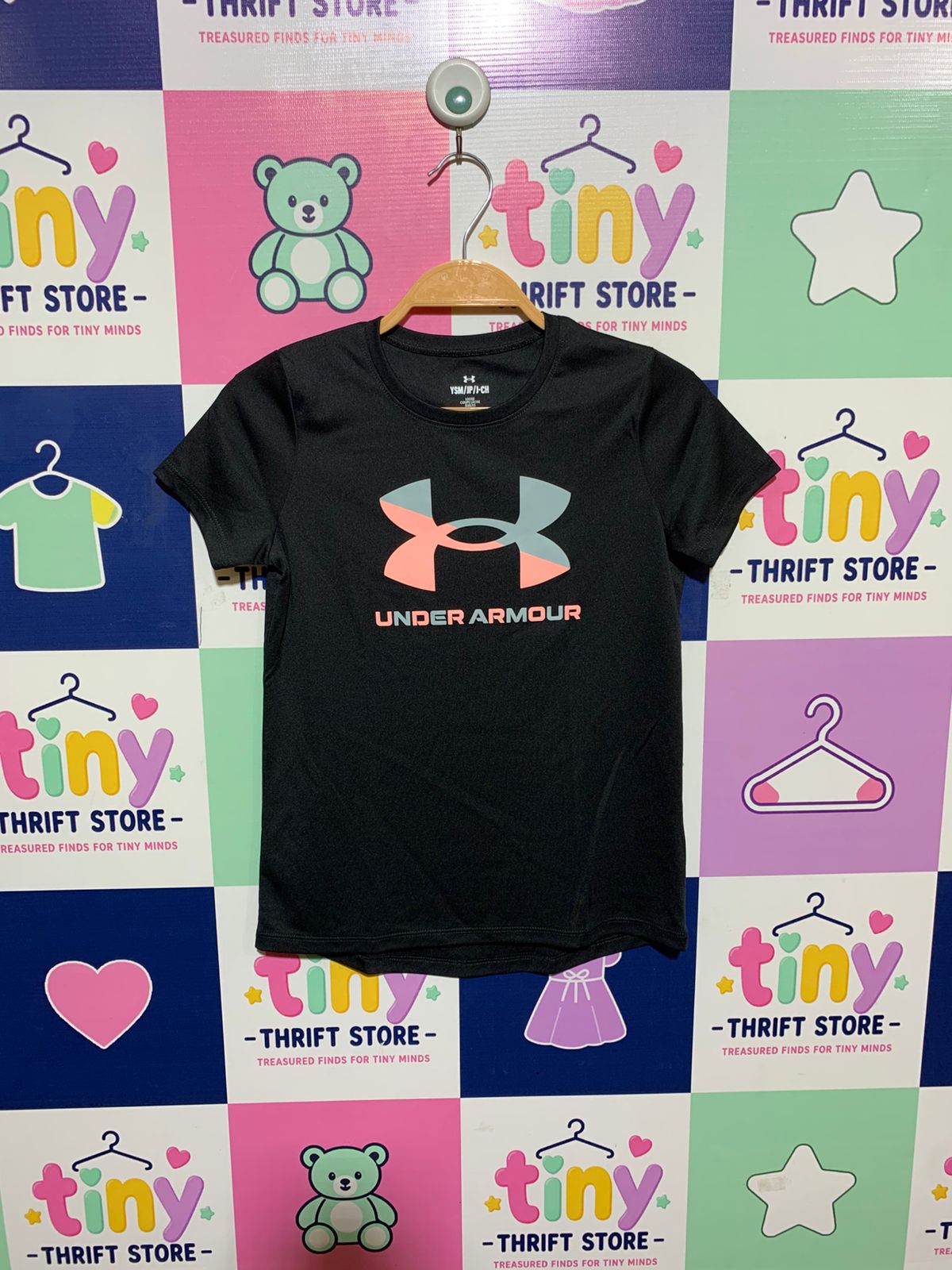 Under Armour Girls' Black Tech Graphic Short Sleeve Tee – Size Estimated Age: 7–8 Years. AB1