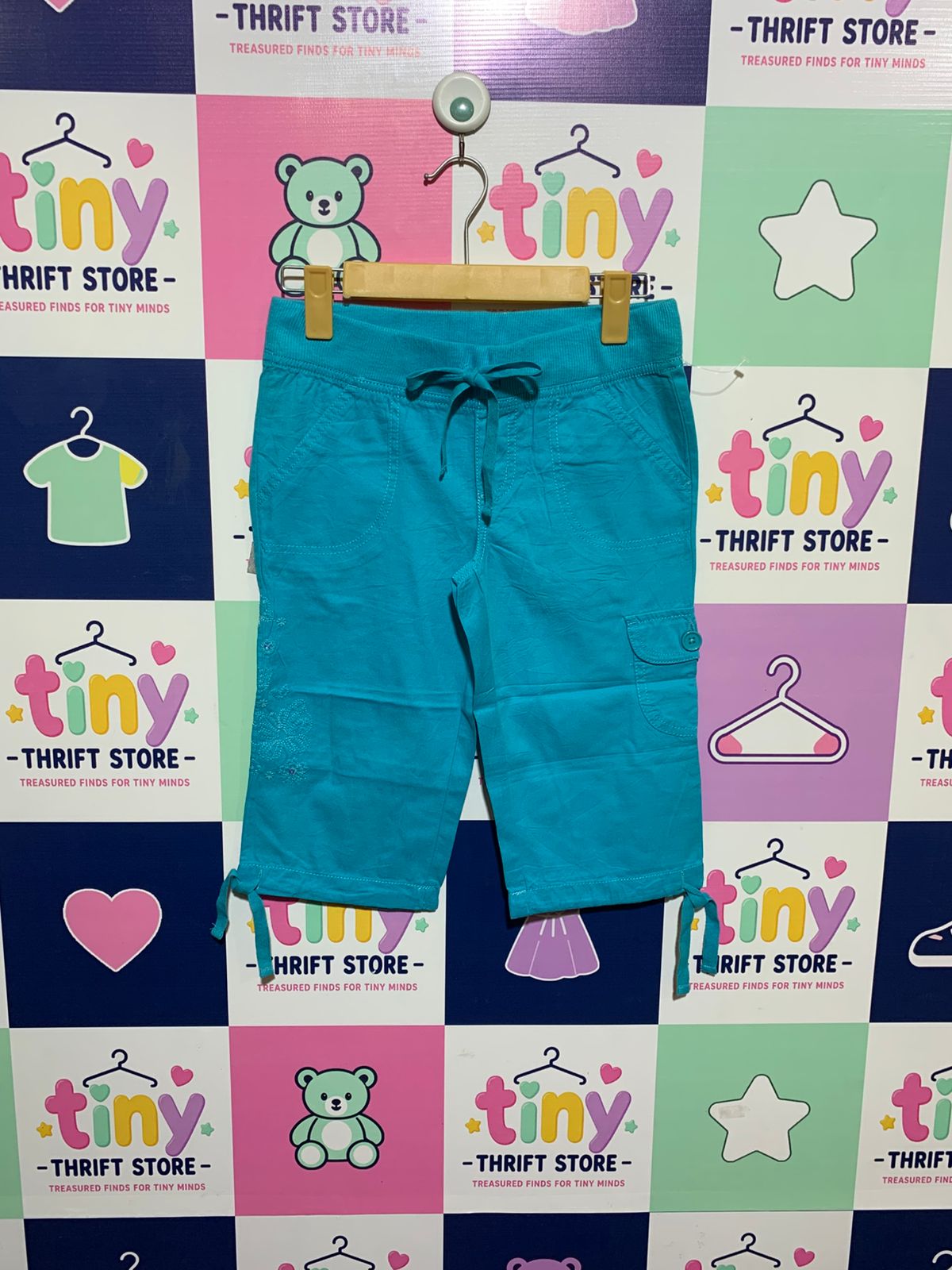 SO Girls Vibrant Turquoise Cotton Capri Cargo Pants with Floral Embroidery - Size Estimated Age 10 Years AB1