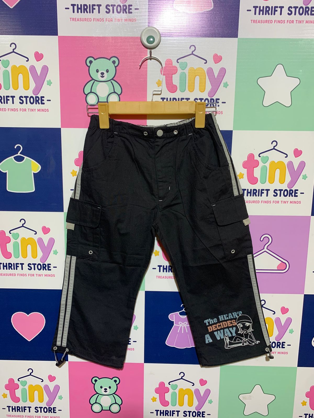 Dack Dive Boys Black Sporty Cargo Capri Pants with Graphic Prints - Size Estimated Age 10 Years AB1