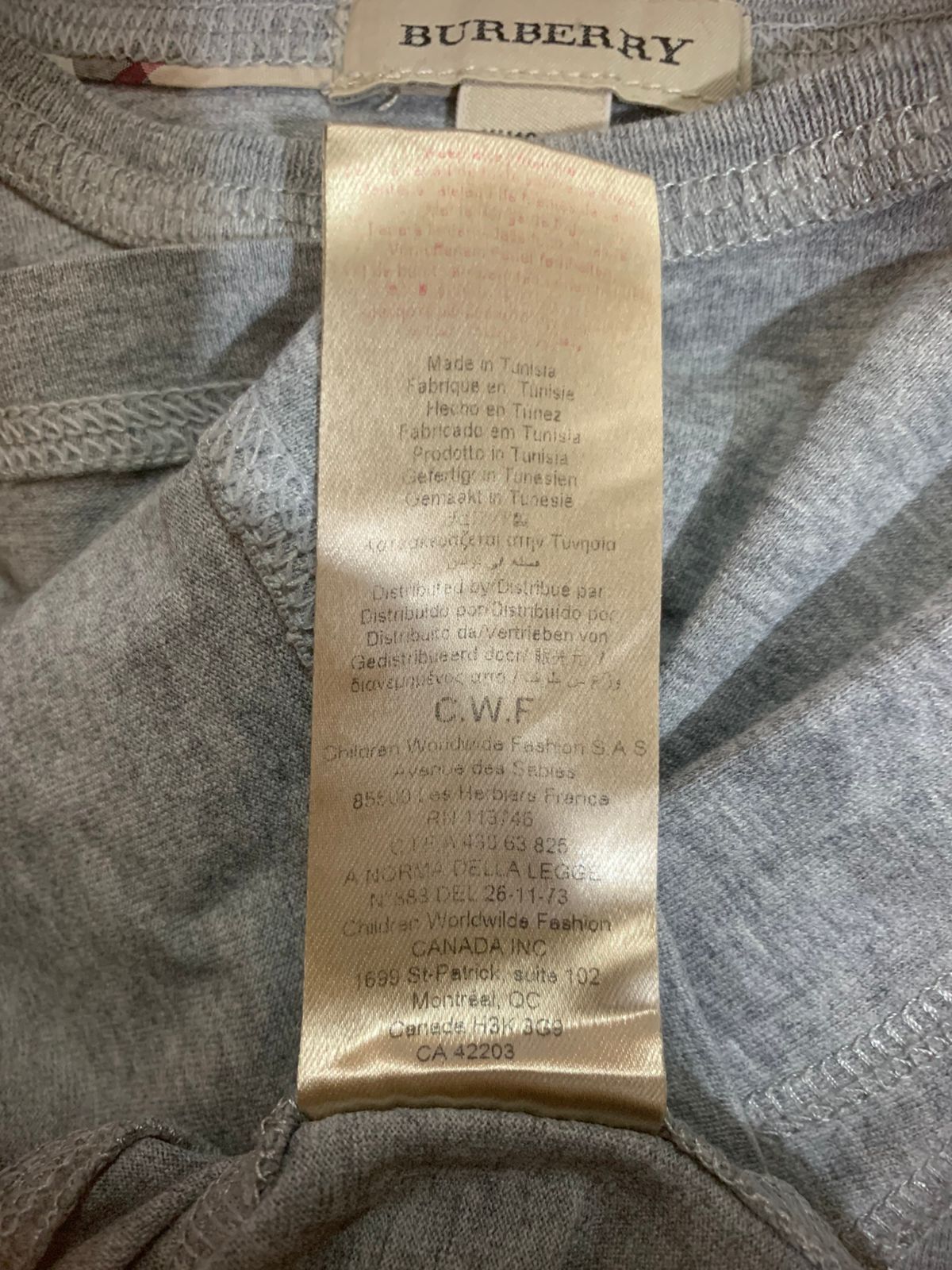 Burberry Kids Vertical Logo Embossed T-Shirt - Size 4Y / 104cm AB1