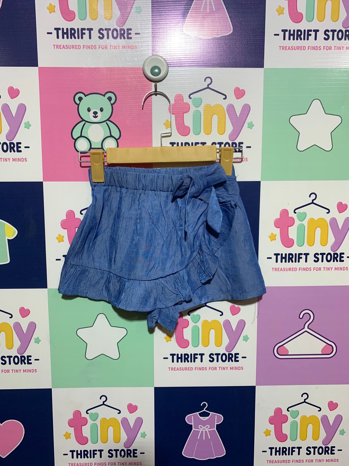 SHEIN Girls Medium Wash Chambray Ruffle Trim Shorts with Side Bow - Size Estimated Age 9 Years AB1